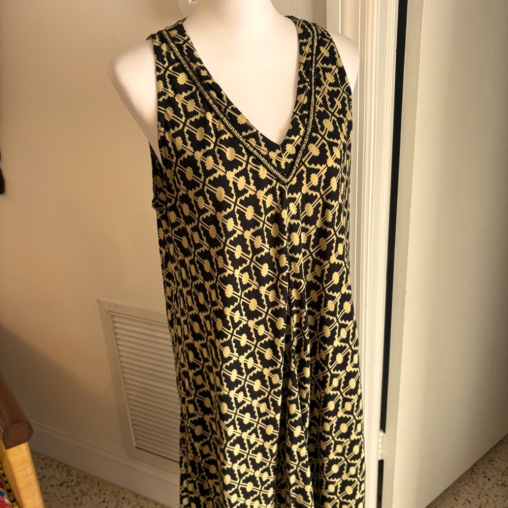 JOYOUS & FREE Black & Tan Print Maxi Dress! Beaded V Neckline front! GUC Large